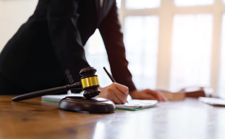 قوانين الامتثال ومكافحة غسيل الأموال